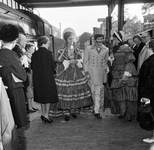 856267 Afbeelding van het bezoek van afgevaardigden van buitenlandse spoorwegdirecties aan de jubileumtentoonstelling ...